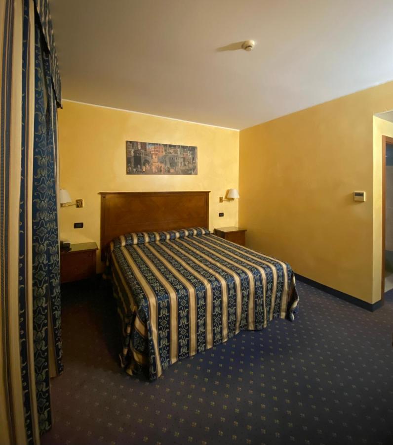Hotel Riz B.B San Genesio ed Uniti Camera foto