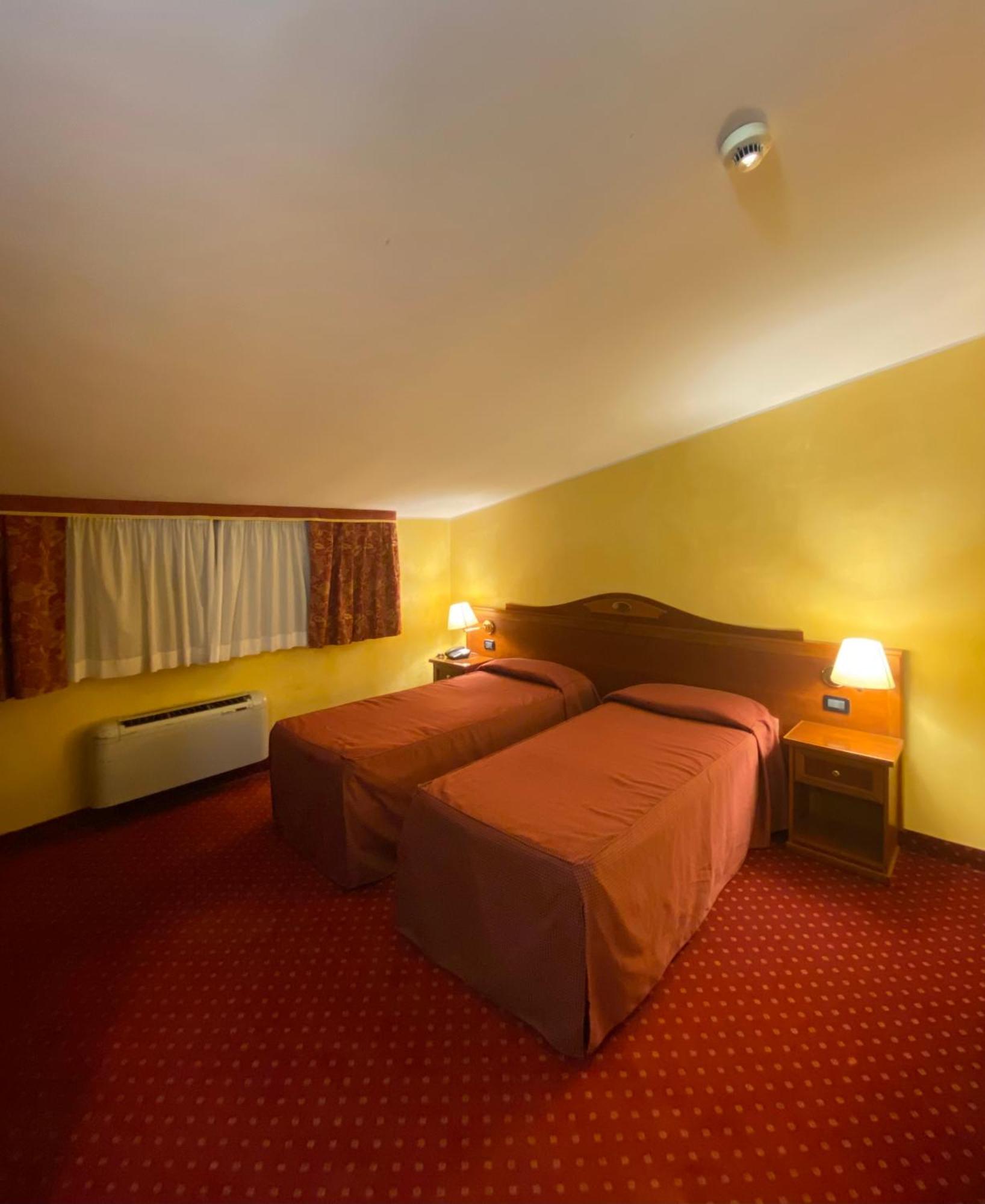 Hotel Riz B.B San Genesio ed Uniti Camera foto